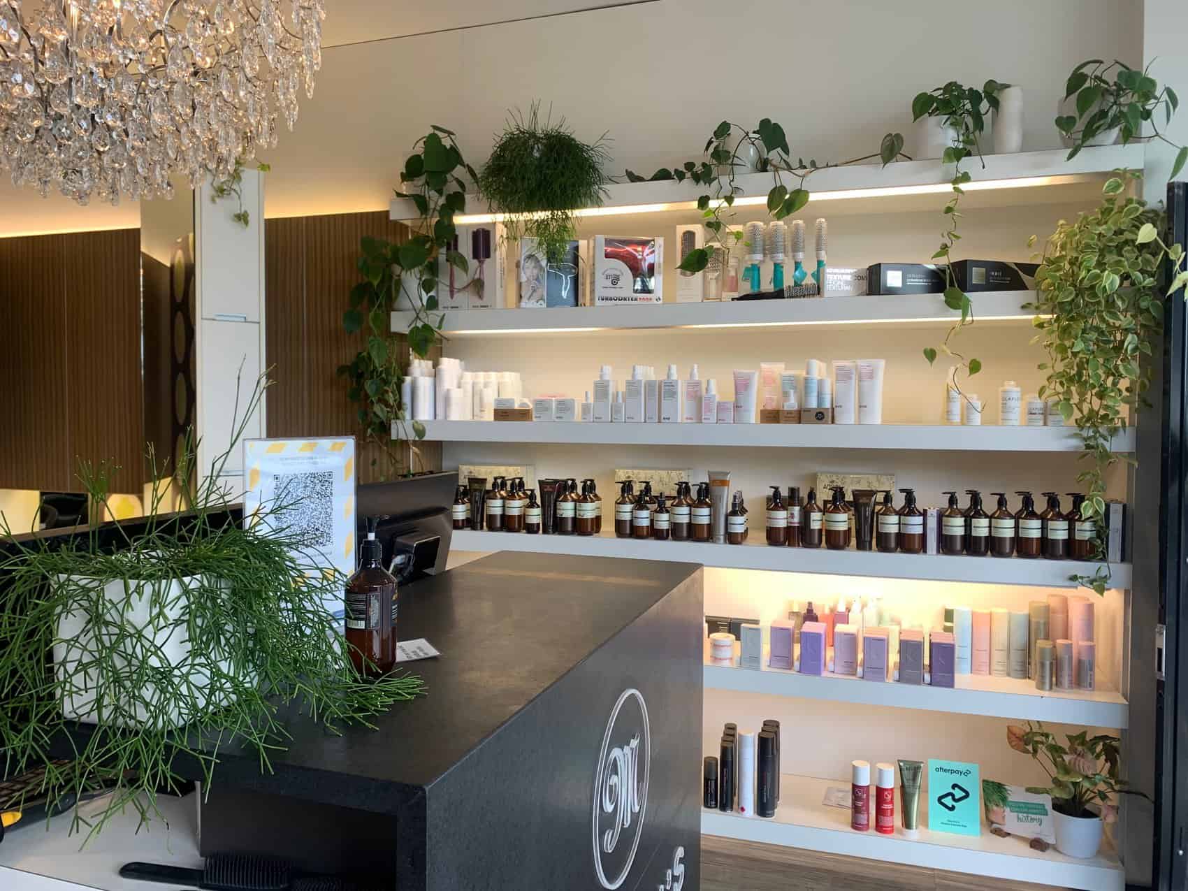 chandalierfrontdesk hairdresser remuera